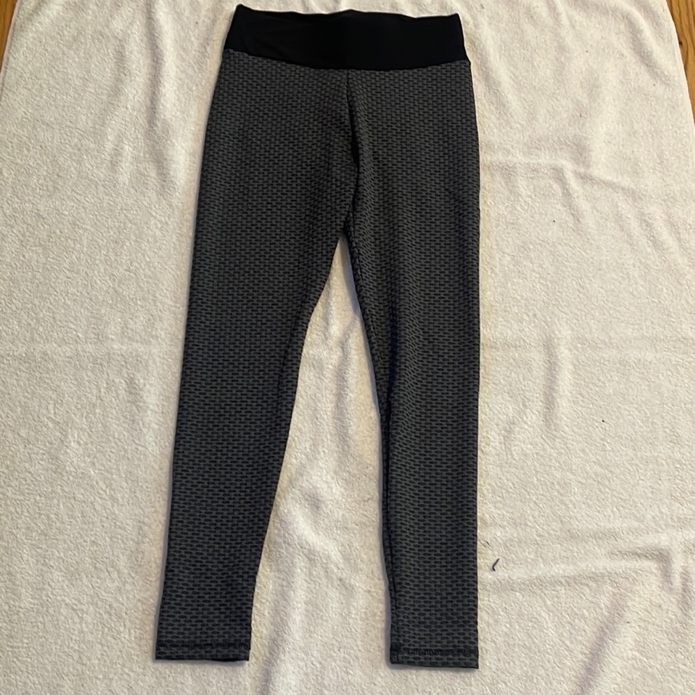 Polyester new tags leggings gray& black women pre-owned